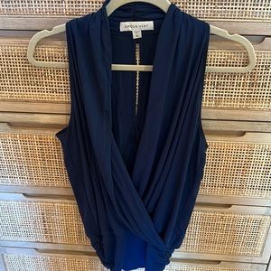 Amour vert navy top